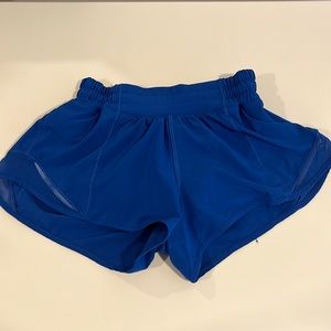 Lululemon 2.5 inseam hotty hots size 2 in symphony blue